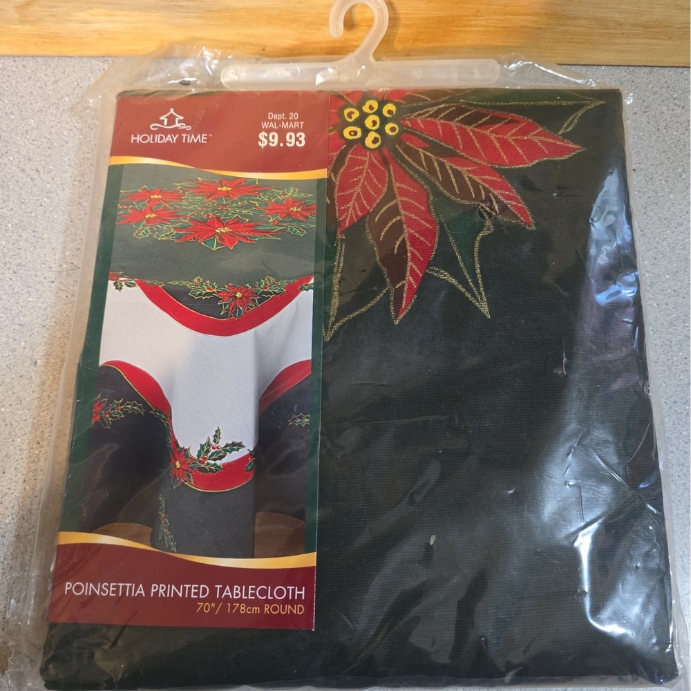 Holiday Time Round Tablecloth 70" Poinsetta